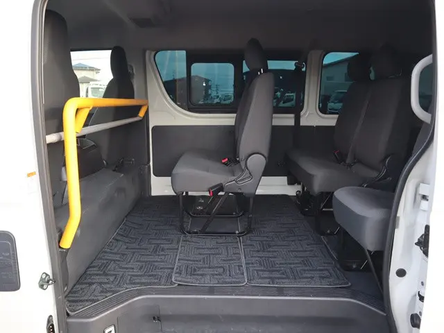トヨタ ハイエース 3BA-TRH214W(2WD)の写真12
