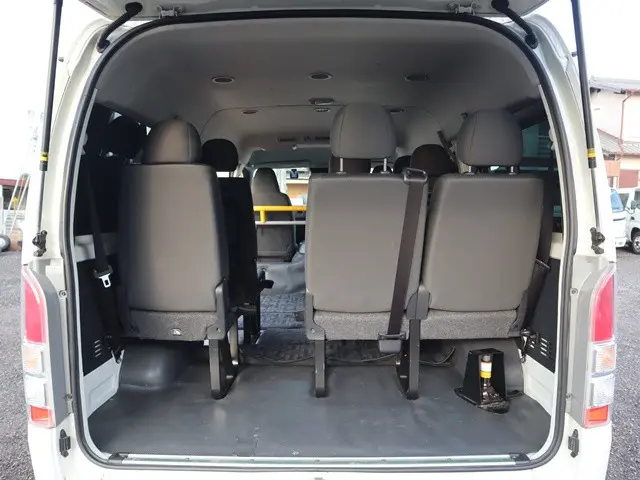 トヨタ ハイエース 3BA-TRH214W(2WD)の写真13