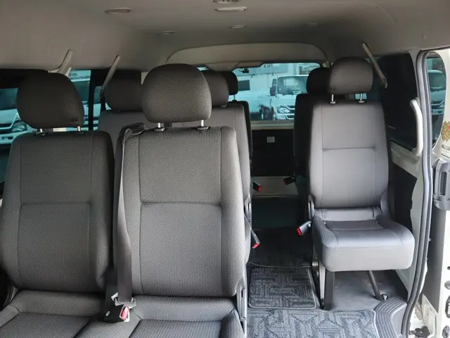 トヨタ ハイエース 3BA-TRH214W(2WD)の写真14