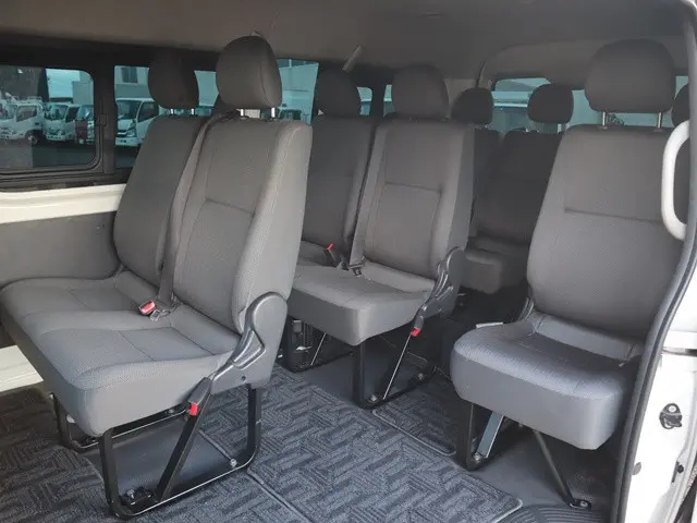 トヨタ ハイエース 3BA-TRH214W(2WD)の写真15