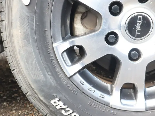 トヨタ ハイエース 3BA-TRH214W(2WD)の写真24