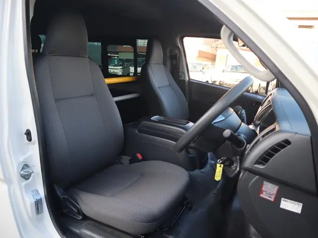 トヨタ ハイエース 3BA-TRH214W(2WD)の写真34