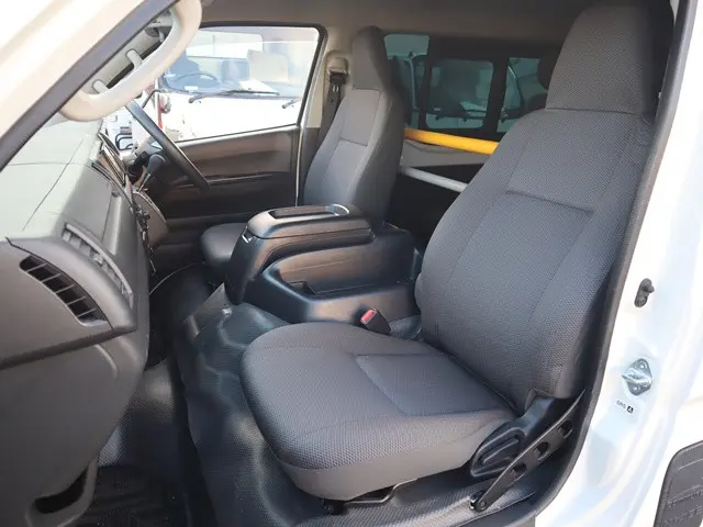 トヨタ ハイエース 3BA-TRH214W(2WD)の写真36