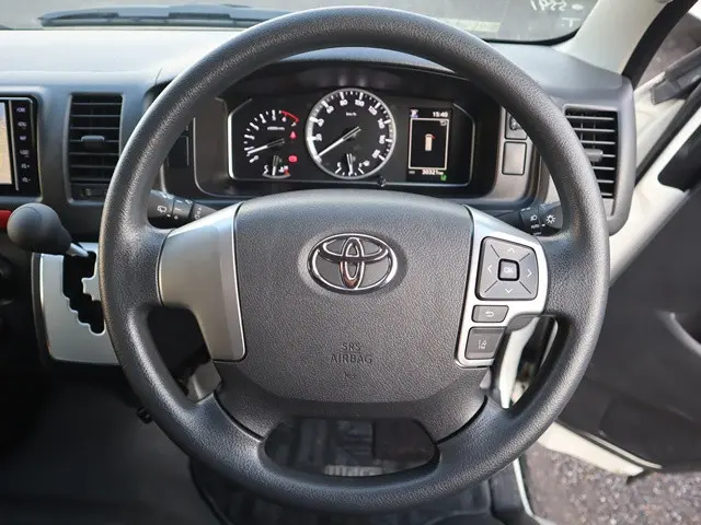 トヨタ ハイエース 3BA-TRH214W(2WD)の写真37
