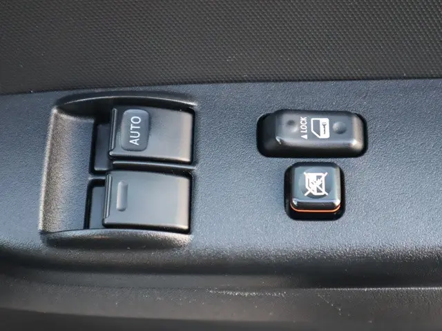 トヨタ ハイエース 3BA-TRH214W(2WD)の写真44