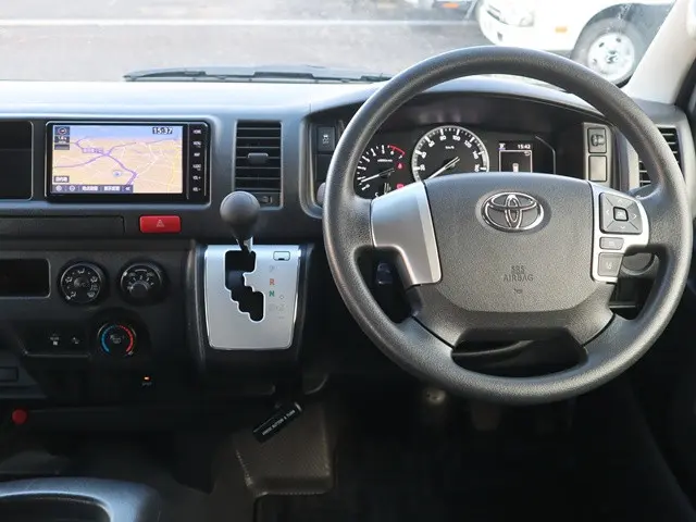 トヨタ ハイエース 3BA-TRH214W(2WD)の写真45