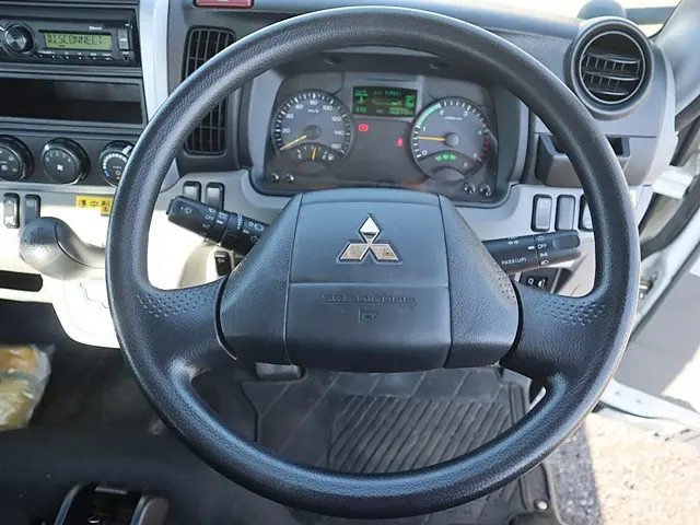 三菱 キャンター 2TG-FBA00(2WD)の写真4