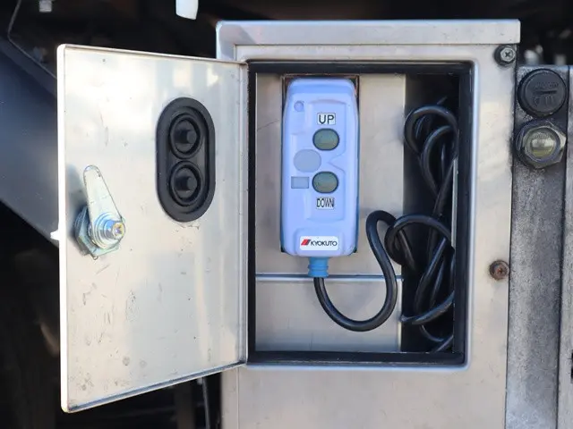 三菱 キャンター 2TG-FBA00(2WD)の写真16