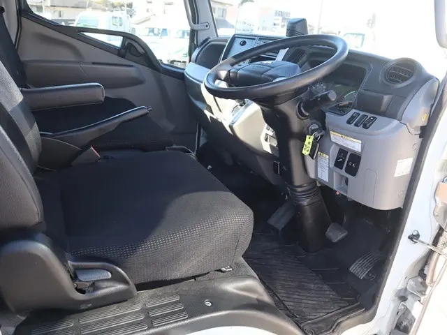 三菱 キャンター 2TG-FBA00(2WD)の写真31