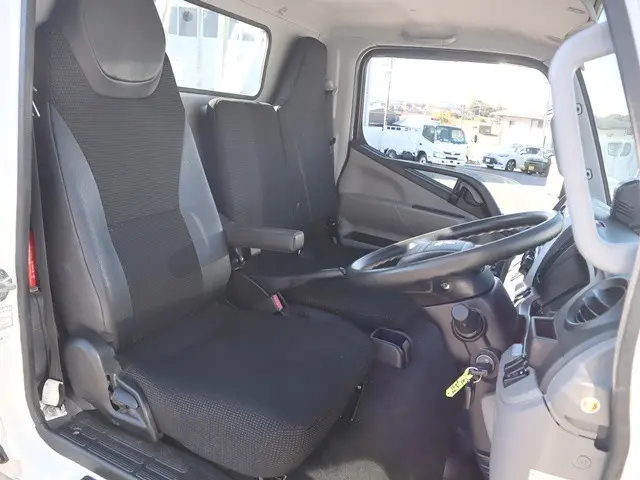 三菱 キャンター 2TG-FBA00(2WD)の写真32