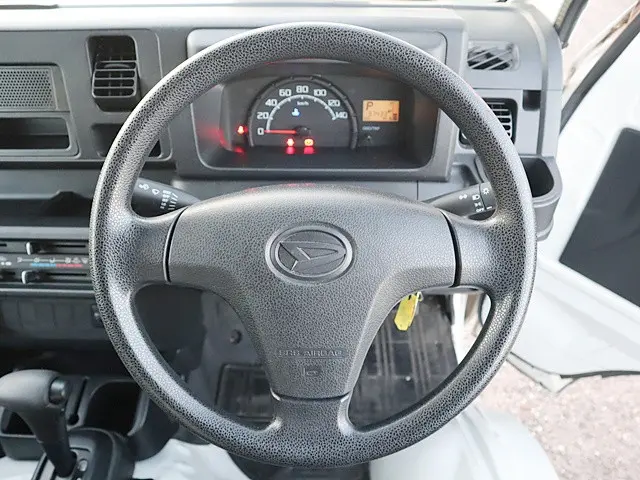 ダイハツ ハイゼットトラック EBD-S500P(2WD)の写真4