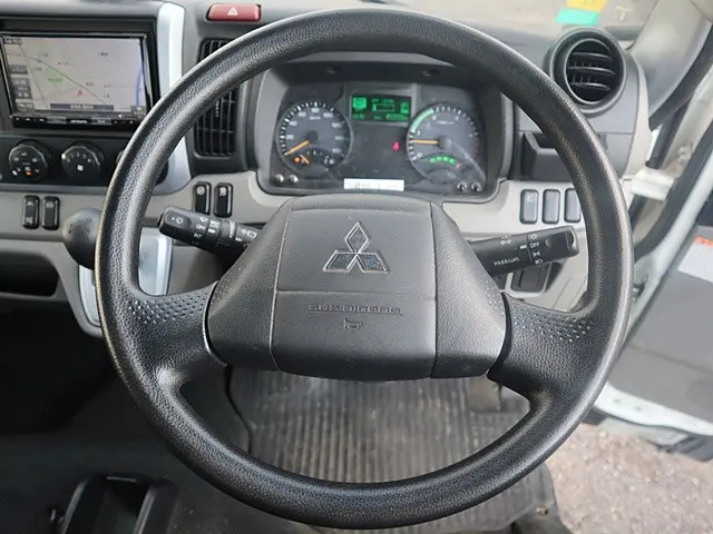 三菱 キャンター 2TG-FBA00(2WD)の写真4