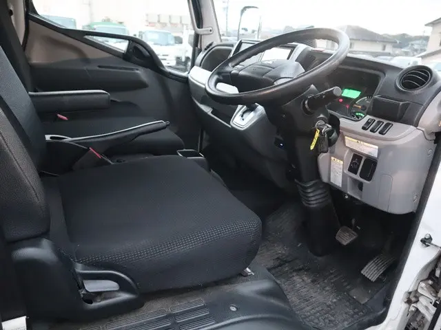 三菱 キャンター 2TG-FBA00(2WD)の写真31