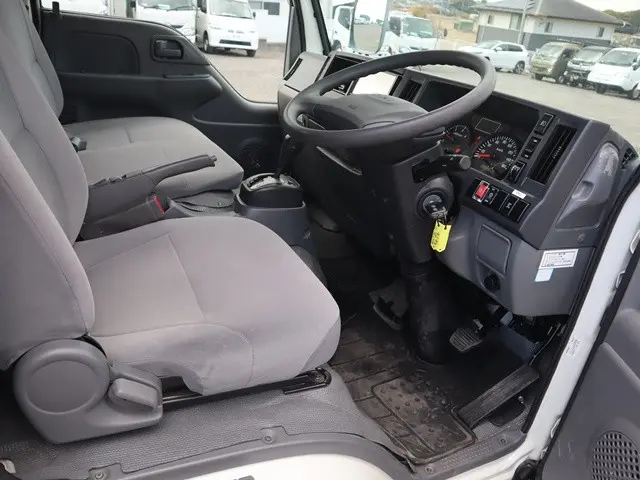 いすゞ エルフ TRG-NJR85A(2WD)の写真37