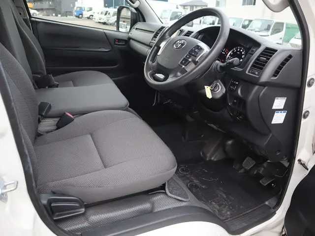 トヨタ ハイエースバン QDF-GDH201V(2WD)の写真34