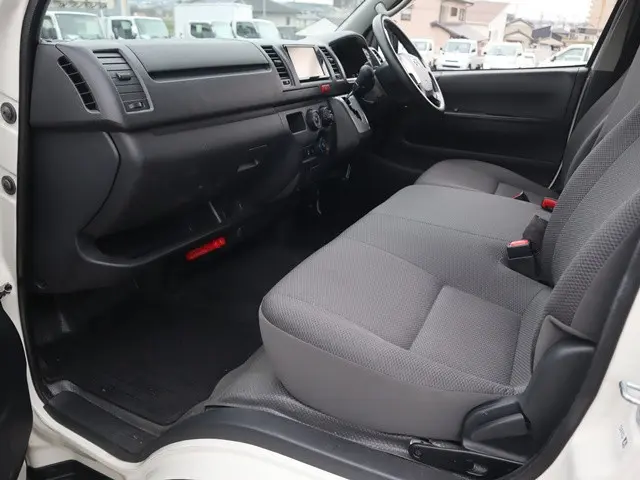 トヨタ ハイエースバン QDF-GDH201V(2WD)の写真36