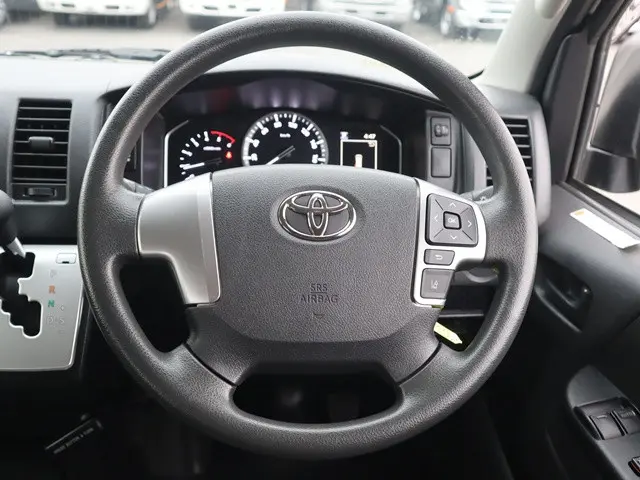 トヨタ ハイエースバン QDF-GDH201V(2WD)の写真38