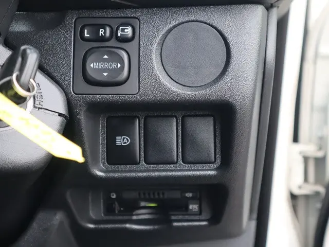 トヨタ ハイエースバン QDF-GDH201V(2WD)の写真41