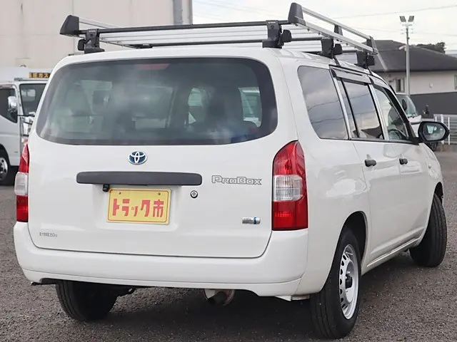 トヨタ プロボックスバン 6AE-NHP160V(2WD)の写真5