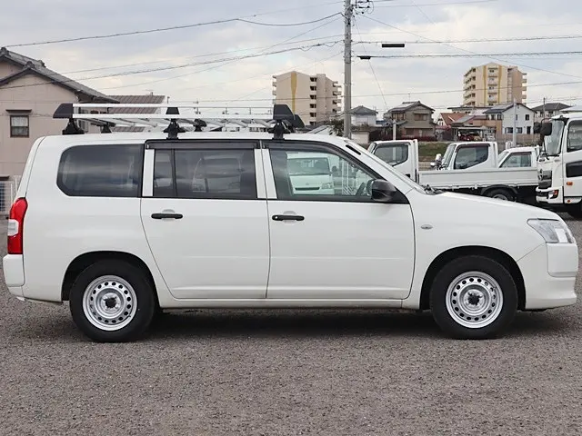 トヨタ プロボックスバン 6AE-NHP160V(2WD)の写真8