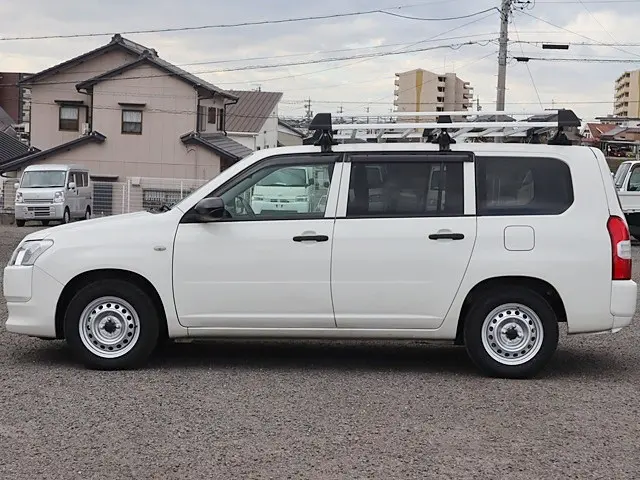 トヨタ プロボックスバン 6AE-NHP160V(2WD)の写真9