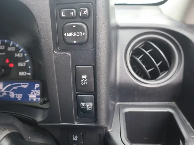 トヨタ プロボックスバン 6AE-NHP160V(2WD)の写真43