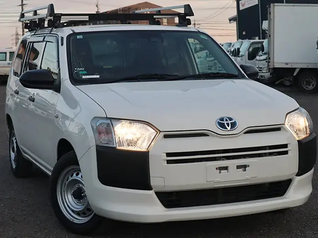 トヨタ プロボックスバン 6AE-NHP160V(2WD)の写真2