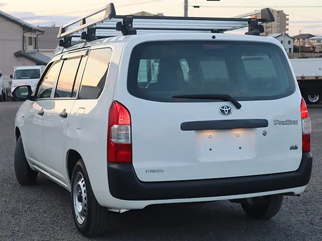 トヨタ プロボックスバン 6AE-NHP160V(2WD)の写真3