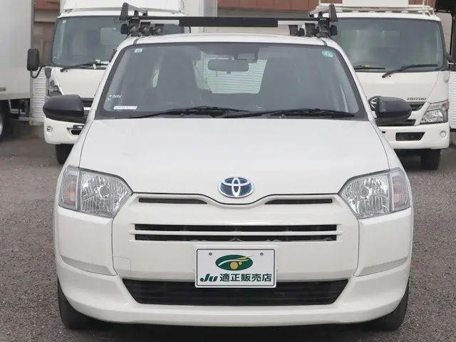 トヨタ プロボックスバン 6AE-NHP160V(2WD)の写真3