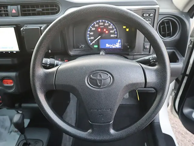 トヨタ プロボックスバン 6AE-NHP160V(2WD)の写真4