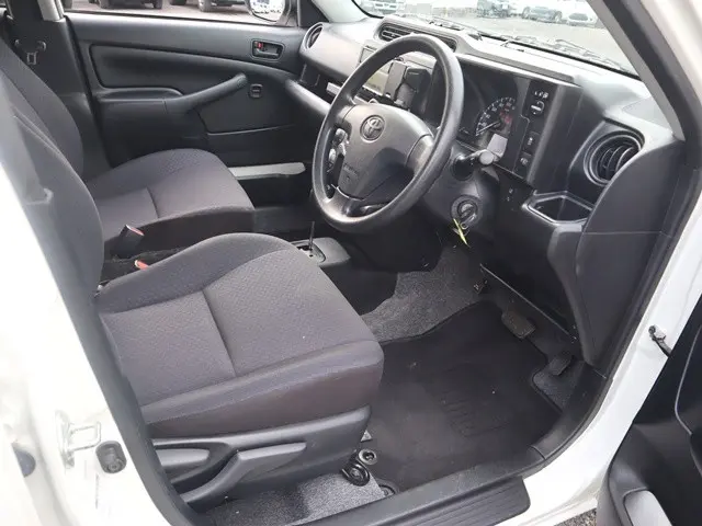 トヨタ プロボックスバン 6AE-NHP160V(2WD)の写真27