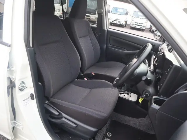 トヨタ プロボックスバン 6AE-NHP160V(2WD)の写真28