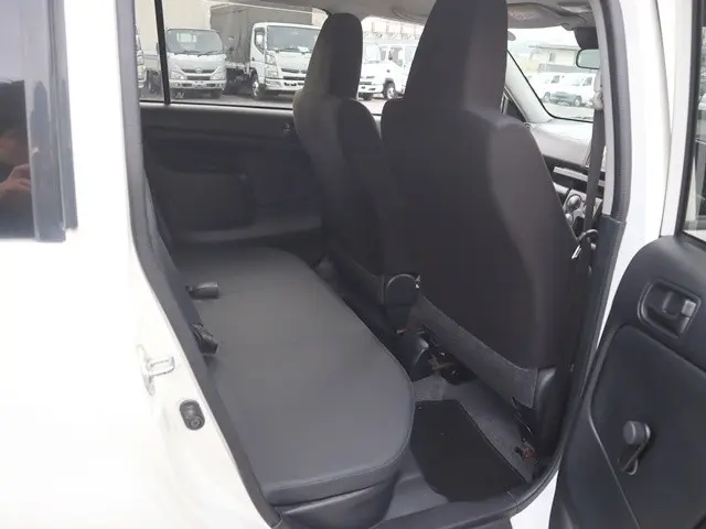 トヨタ プロボックスバン 6AE-NHP160V(2WD)の写真29