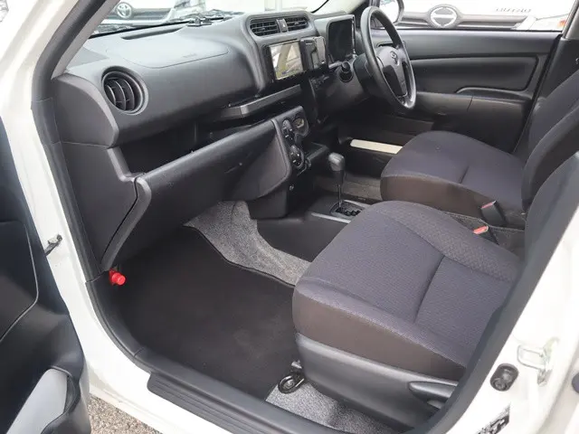 トヨタ プロボックスバン 6AE-NHP160V(2WD)の写真31