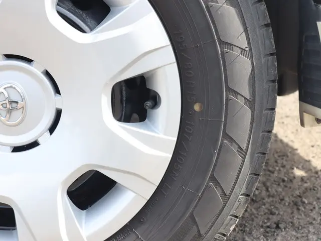 トヨタ ハイエースバン QDF-GDH201V(2WD)の写真23