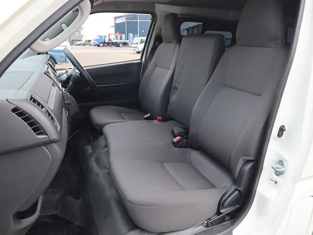 トヨタ ハイエースバン QDF-GDH201V(2WD)の写真35