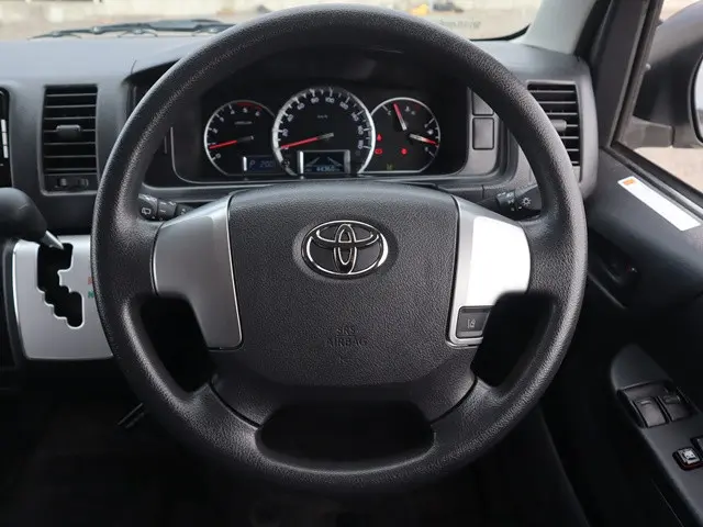 トヨタ ハイエースバン QDF-GDH201V(2WD)の写真36