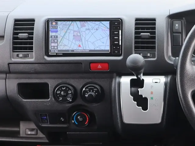 トヨタ ハイエースバン QDF-GDH201V(2WD)の写真38