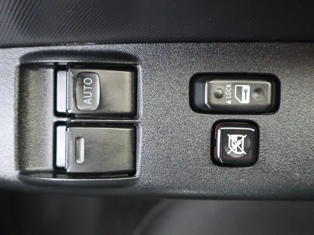 トヨタ ハイエースバン QDF-GDH201V(2WD)の写真42