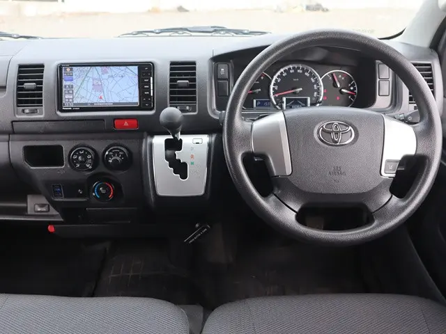 トヨタ ハイエースバン QDF-GDH201V(2WD)の写真43