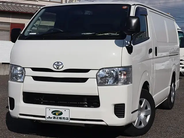トヨタ ハイエースバン QDF-GDH201V(2WD)の写真2