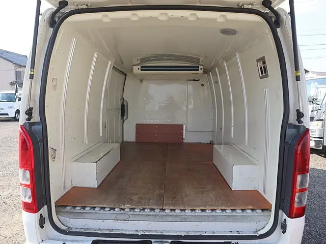 トヨタ ハイエースバン QDF-GDH201V(2WD)の写真11