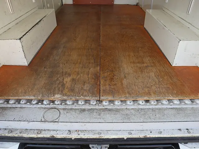 トヨタ ハイエースバン QDF-GDH201V(2WD)の写真13