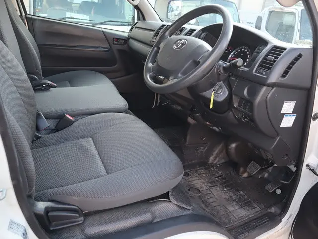 トヨタ ハイエースバン QDF-GDH201V(2WD)の写真30