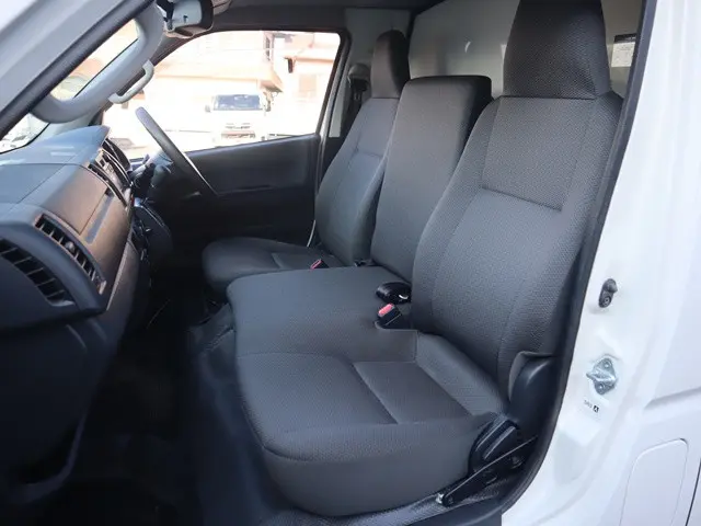 トヨタ ハイエースバン QDF-GDH201V(2WD)の写真33