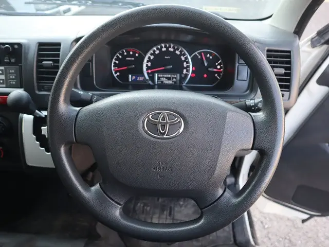 トヨタ ハイエースバン QDF-GDH201V(2WD)の写真34