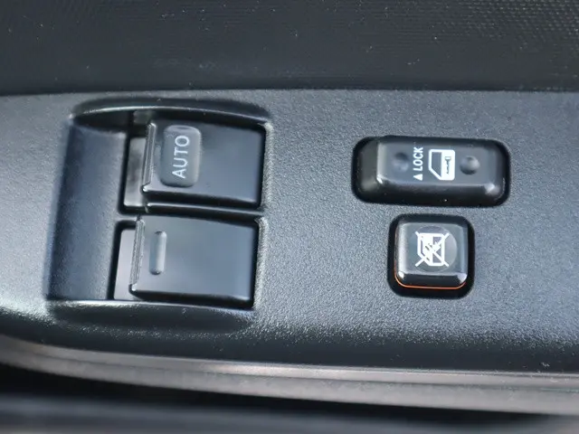 トヨタ ハイエースバン QDF-GDH201V(2WD)の写真40