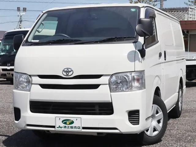 トヨタ ハイエースバン QDF-GDH201V(2WD)の写真2