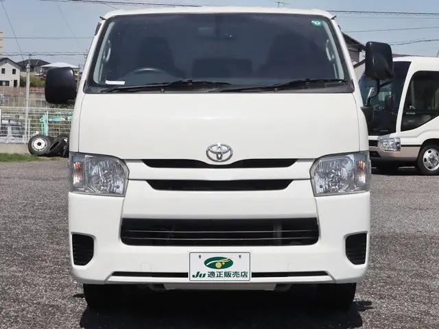 トヨタ ハイエースバン QDF-GDH201V(2WD)の写真3