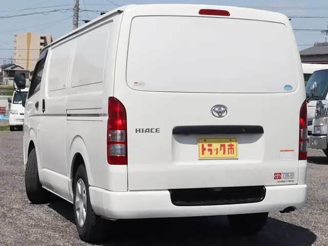 トヨタ ハイエースバン QDF-GDH201V(2WD)の写真7